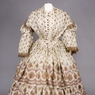 PRINTED WOOL GAUZE DAY DRESS, EARLY 1850s