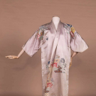  LAVENDER FIGURED SILK KIMONO, MID 20TH C