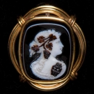 18K GOLD &amp; AGATE CAMEO PENDANT, 1860-1890